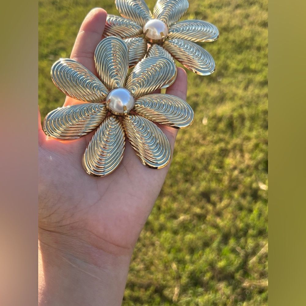 Oversized Gold-Tone Floral Earrings with pearl Accents - Picture 11 of 11